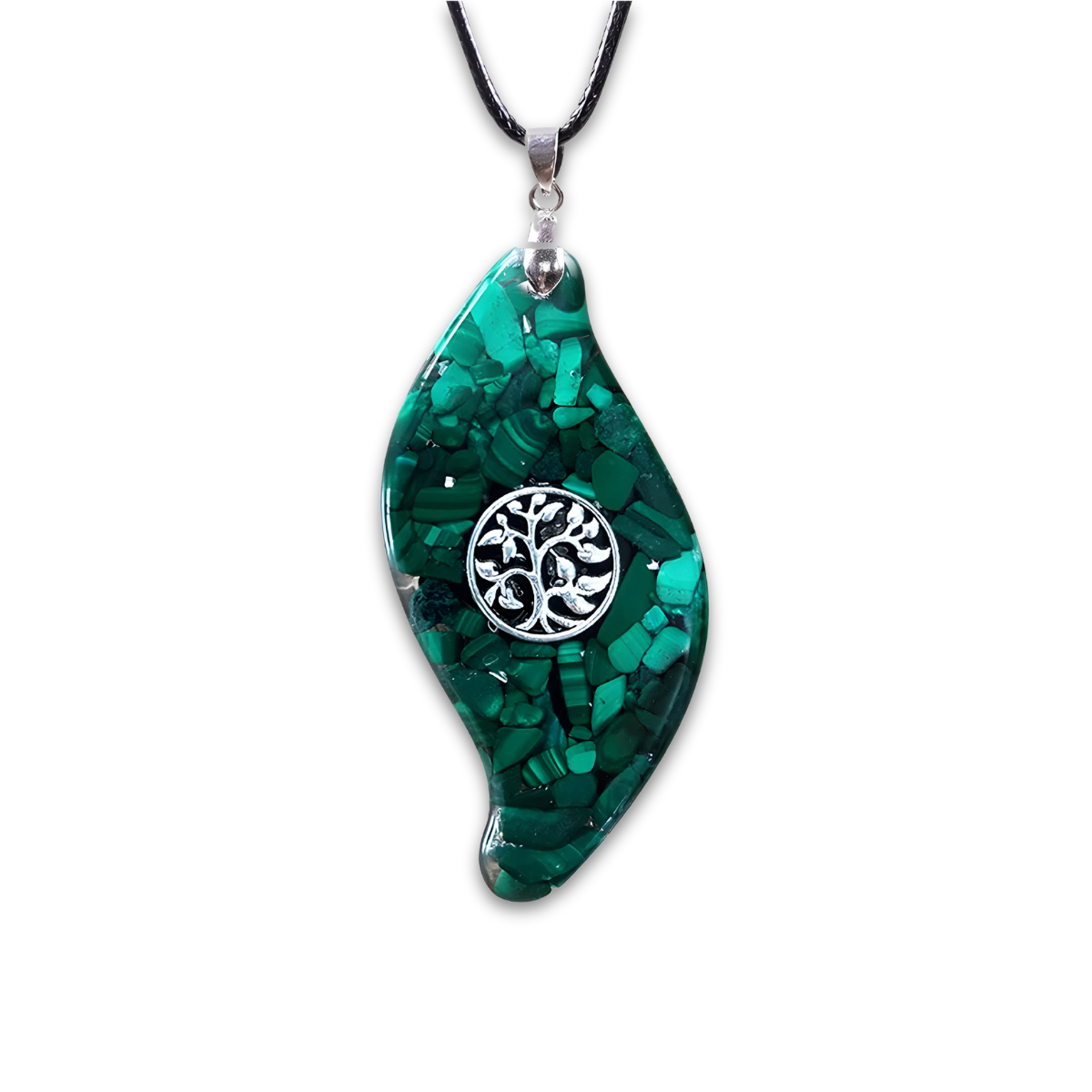 Collier Malachite Ancien avec pendentif asymétrique en mosaïque verte et médaillon arbre de vie argenté, suspendu à un cordon noir