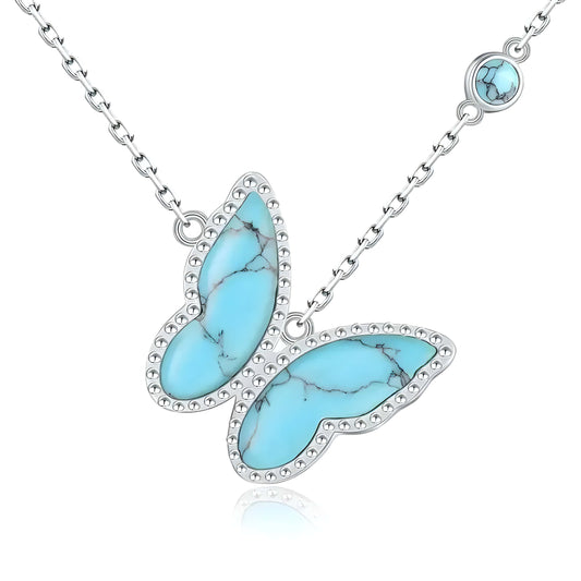 Collier Turquoise Naturelle en argent avec pendentif papillon composé de pierres turquoise naturelles et chaîne fine ornée d’une petite pierre ronde