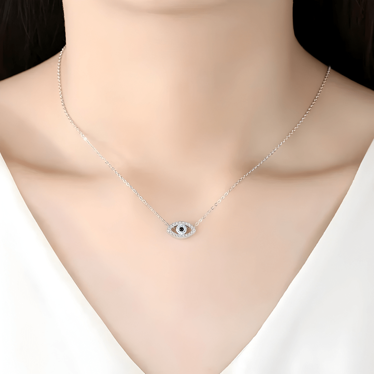 Collier aigue marine œil protecteur en argent avec cristaux sur chaîne fine