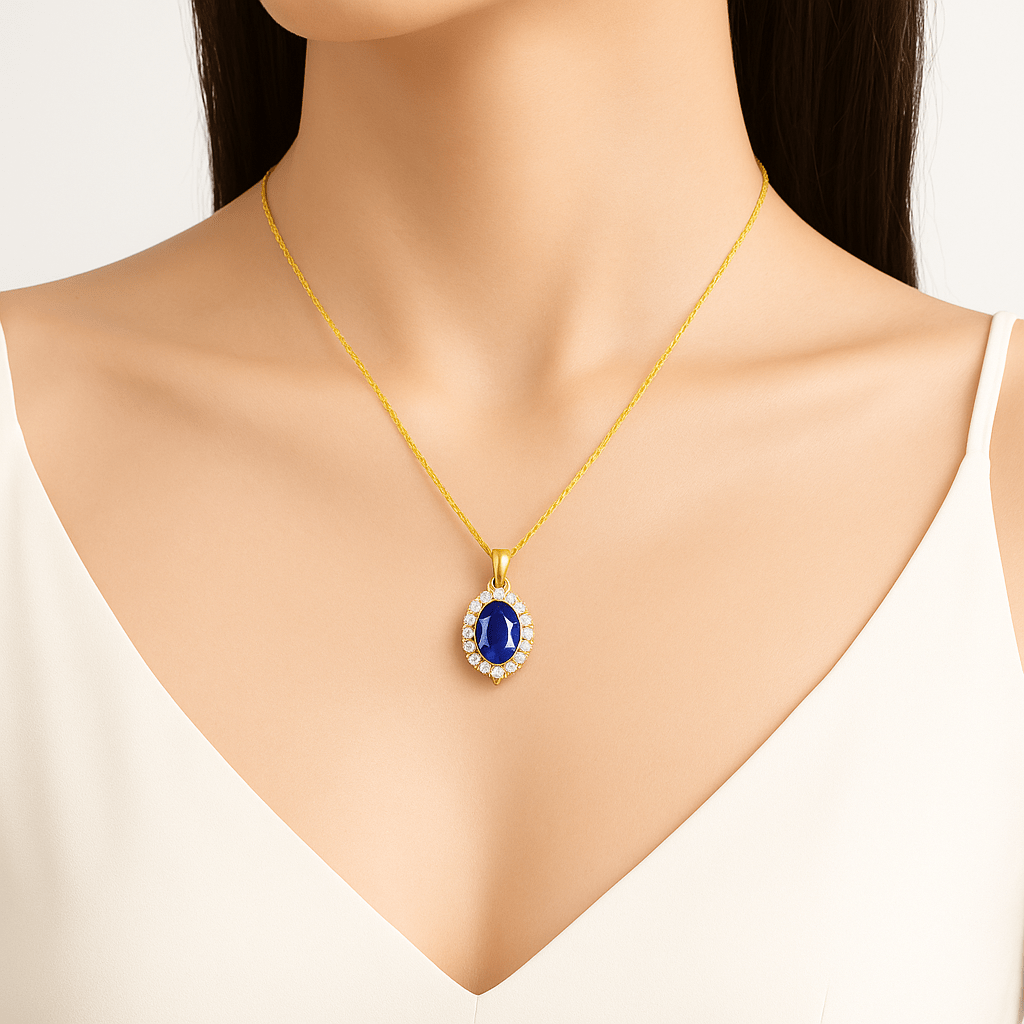 Collier lapis lazuli doré avec pendentif ovale serti de pierres blanches