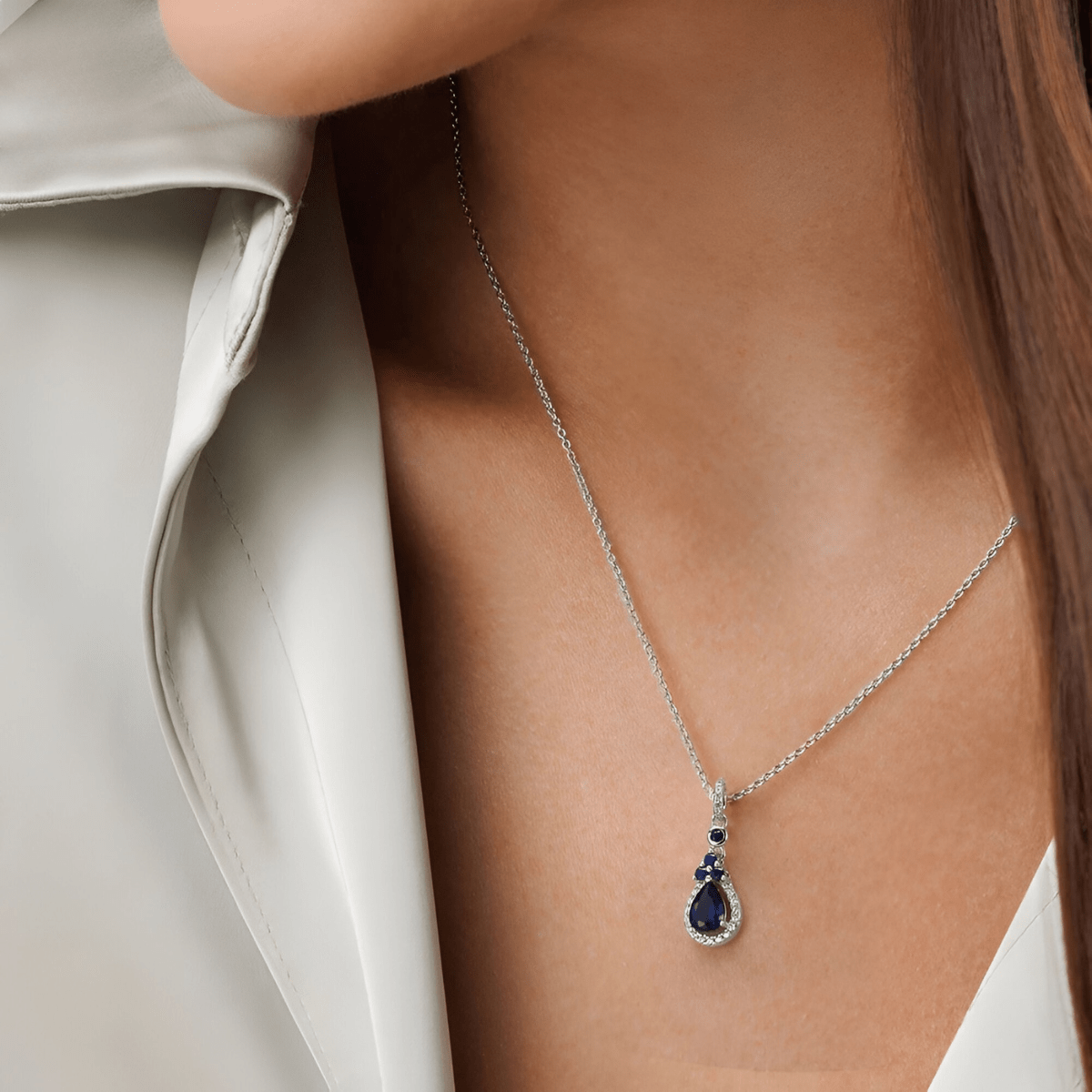 Collier lapis lazuli argent avec pendentif goutte serti de pierres bleues et blanches